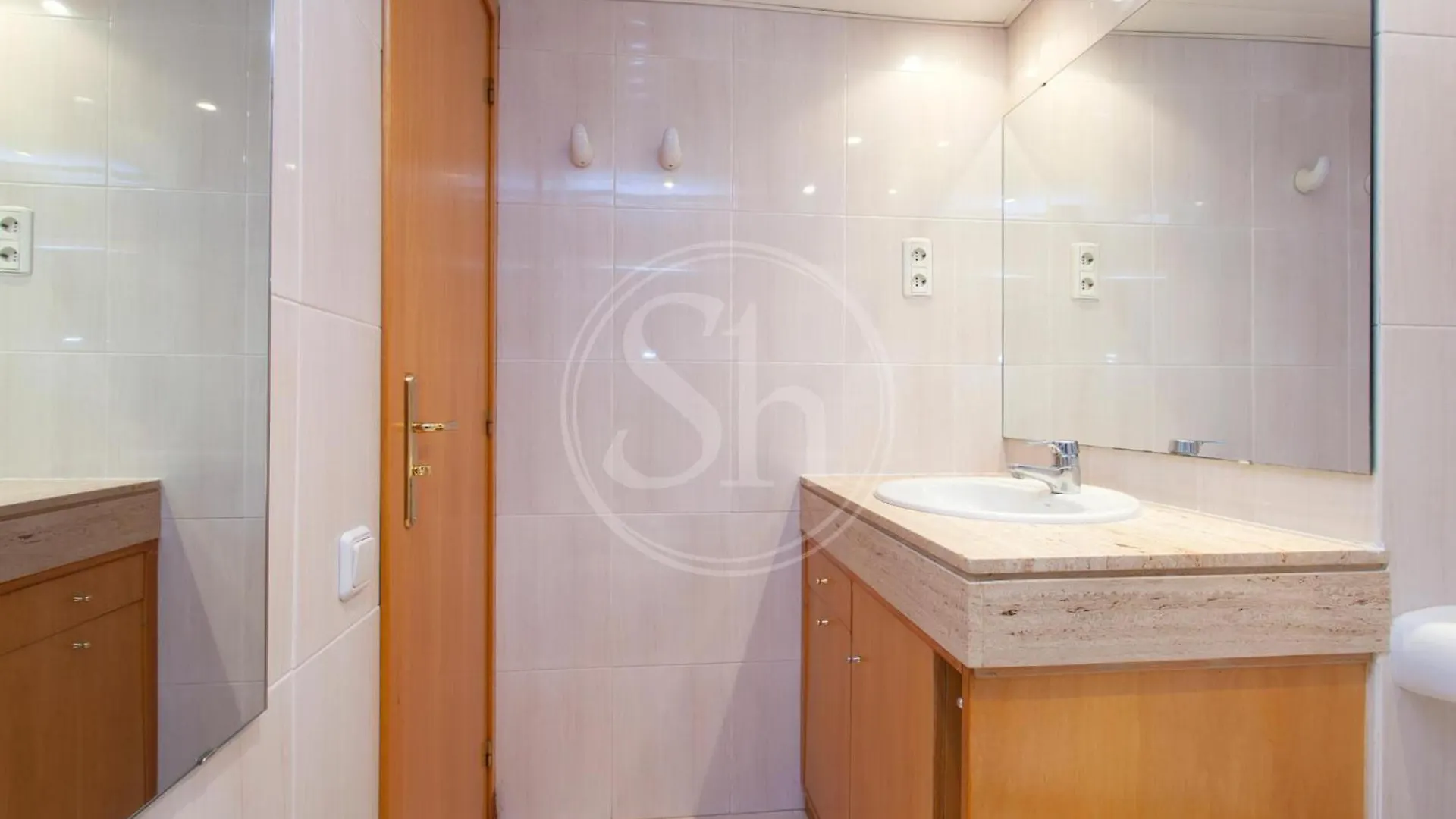Nice Apartment In Monumental Barcelona